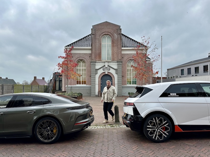 Rutger met Ioniq 5N en Panamera